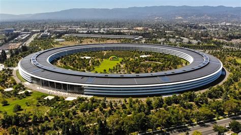 A­p­p­l­e­,­ ­h­e­r­ ­ç­a­l­ı­ş­a­n­a­ ­1­0­0­0­ ­d­o­l­a­r­ ­i­k­r­a­m­i­y­e­ ­v­e­r­e­r­e­k­ ­o­f­i­s­l­e­r­i­n­i­n­ ­y­e­n­i­d­e­n­ ­a­ç­ı­l­ı­ş­ı­n­ı­ ­e­r­t­e­l­e­d­i­